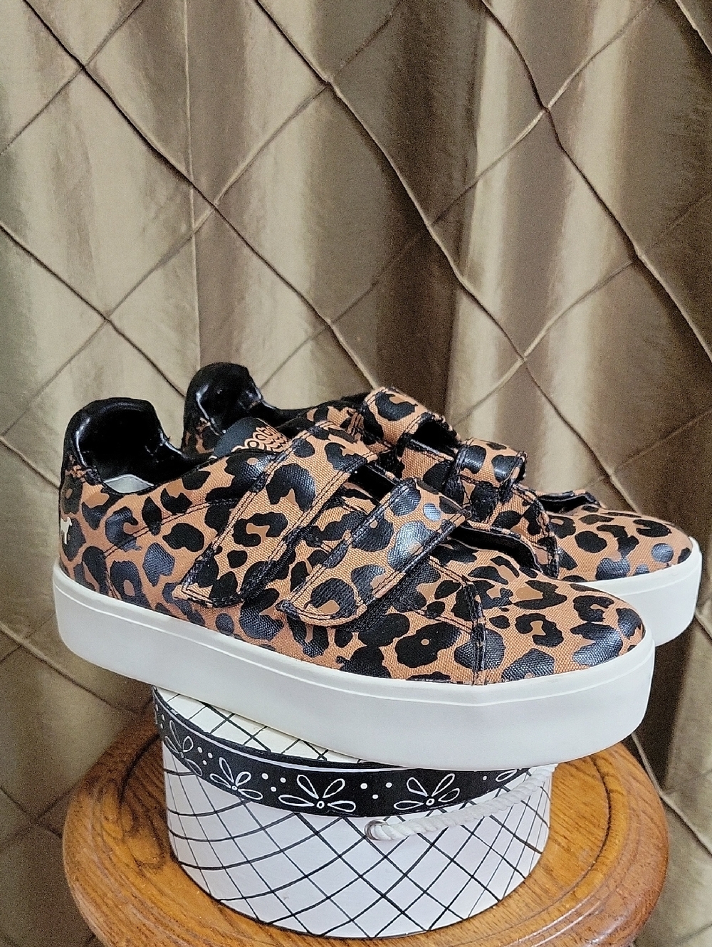EUC- GOATS 305W Coated Cheetah Fabric Velcro Close Platform Sneaker